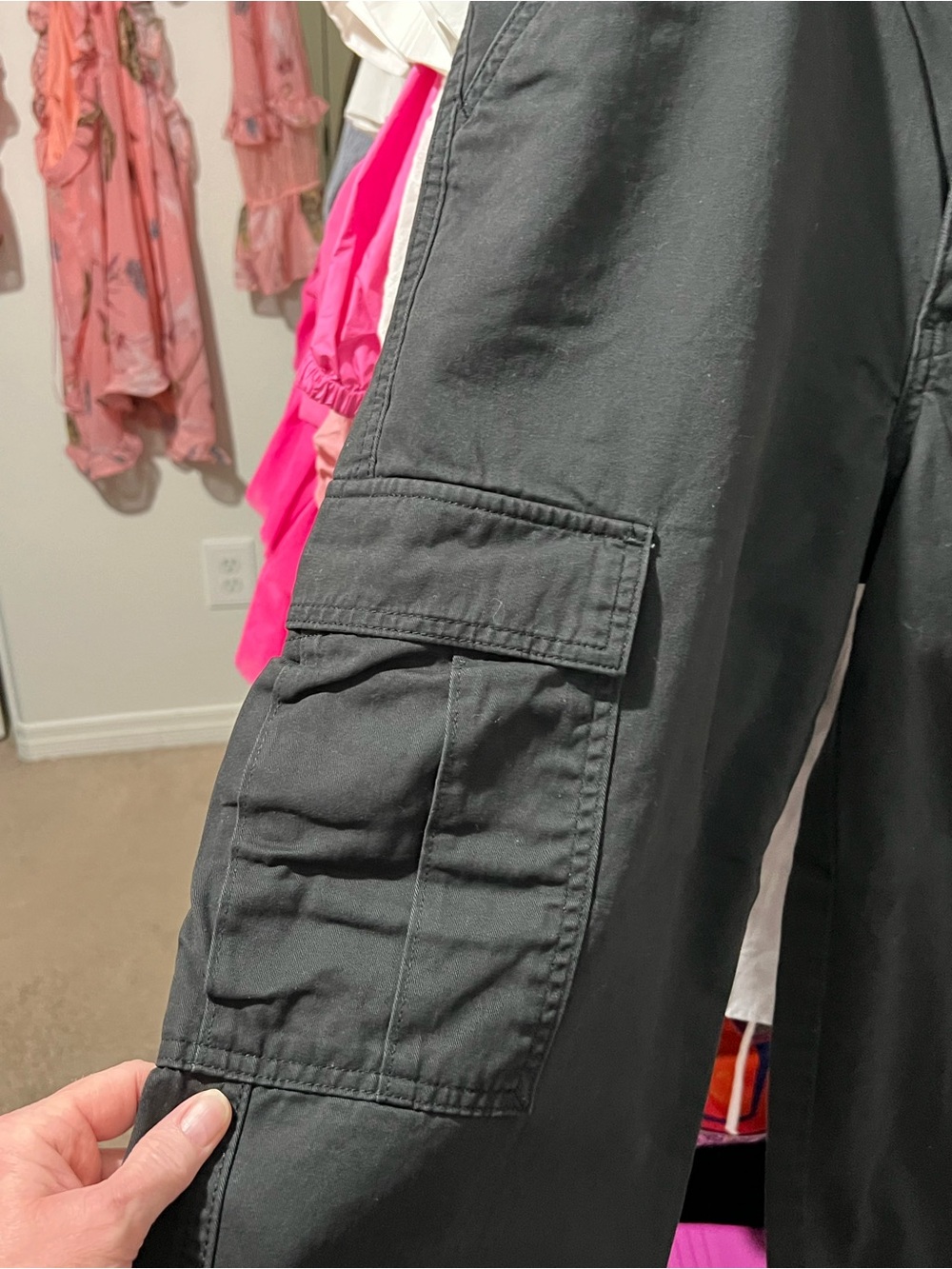 Levi’s Woman’s 94 Baggy Cargo Pants Bundle - Picture 15 of 16